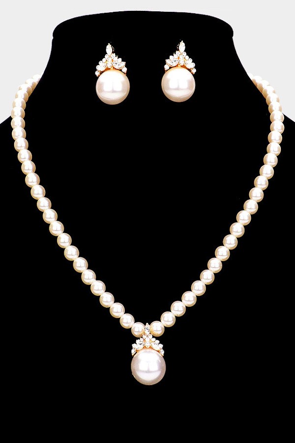 Stone Embellished Pearl Necklace